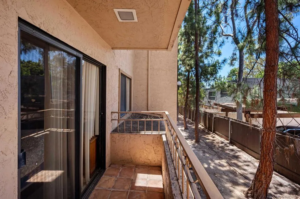 5649 Lake Park #102 La Mesa, CA 91942