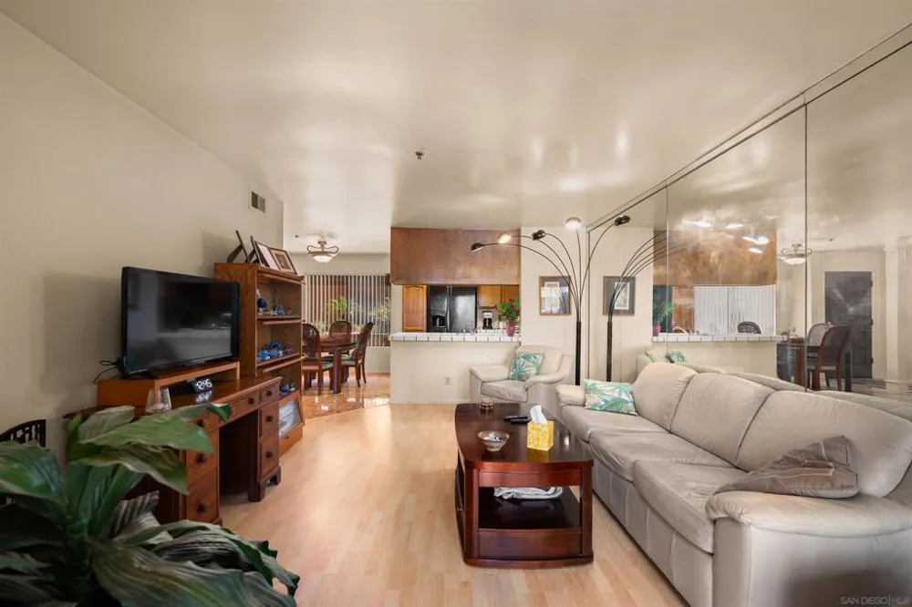 5649 Lake Park #102 La Mesa, CA 91942