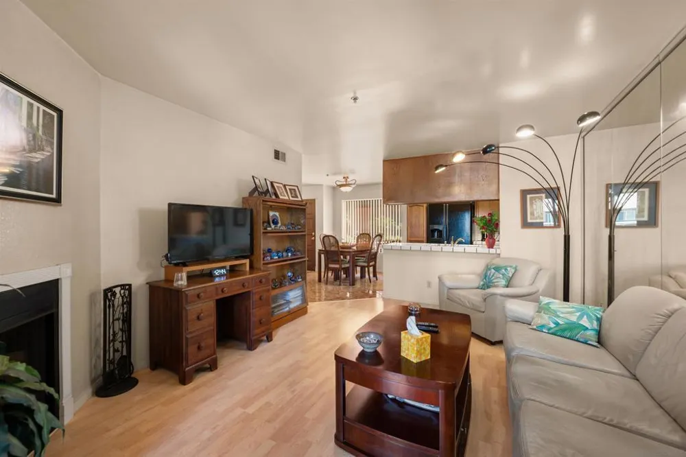 5649 Lake Park #102 La Mesa, CA 91942