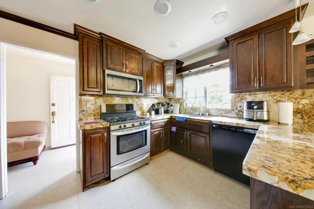 387 Bay Leaf Dr Chula Vista, CA 91910