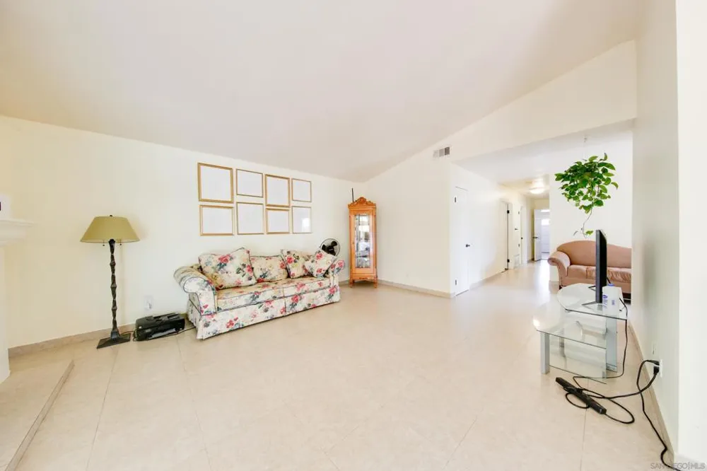 387 Bay Leaf Dr Chula Vista, CA 91910