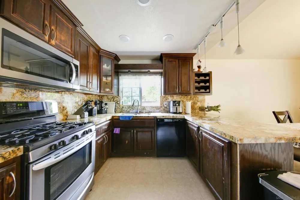 387 Bay Leaf Dr Chula Vista, CA 91910