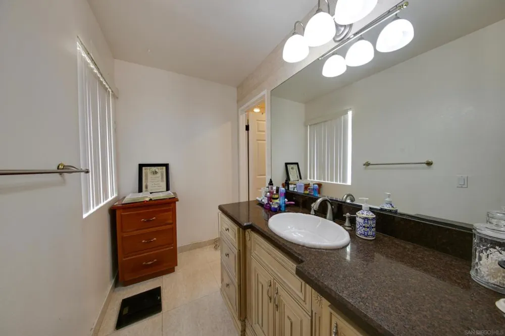 387 Bay Leaf Dr Chula Vista, CA 91910