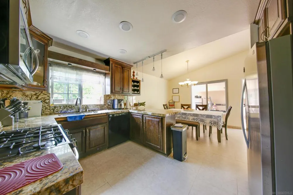 387 Bay Leaf Dr Chula Vista, CA 91910