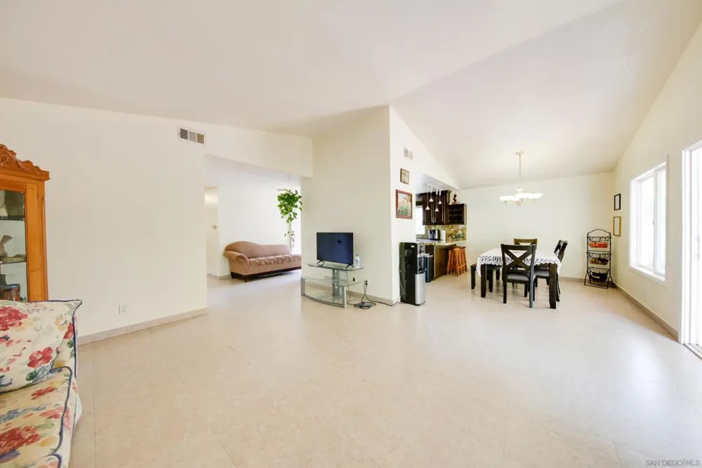 387 Bay Leaf Dr Chula Vista, CA 91910
