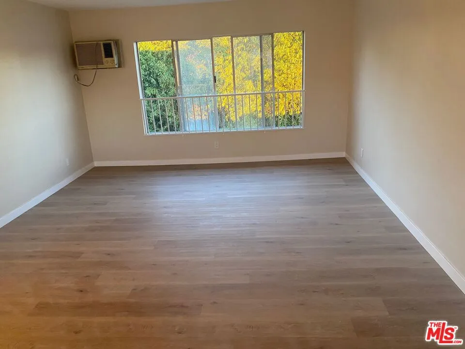 512 Evergreen Street #309 Inglewood, CA 90302