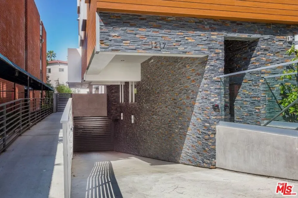 1217 HORN AVENUE #104 West Hollywood, CA 90069