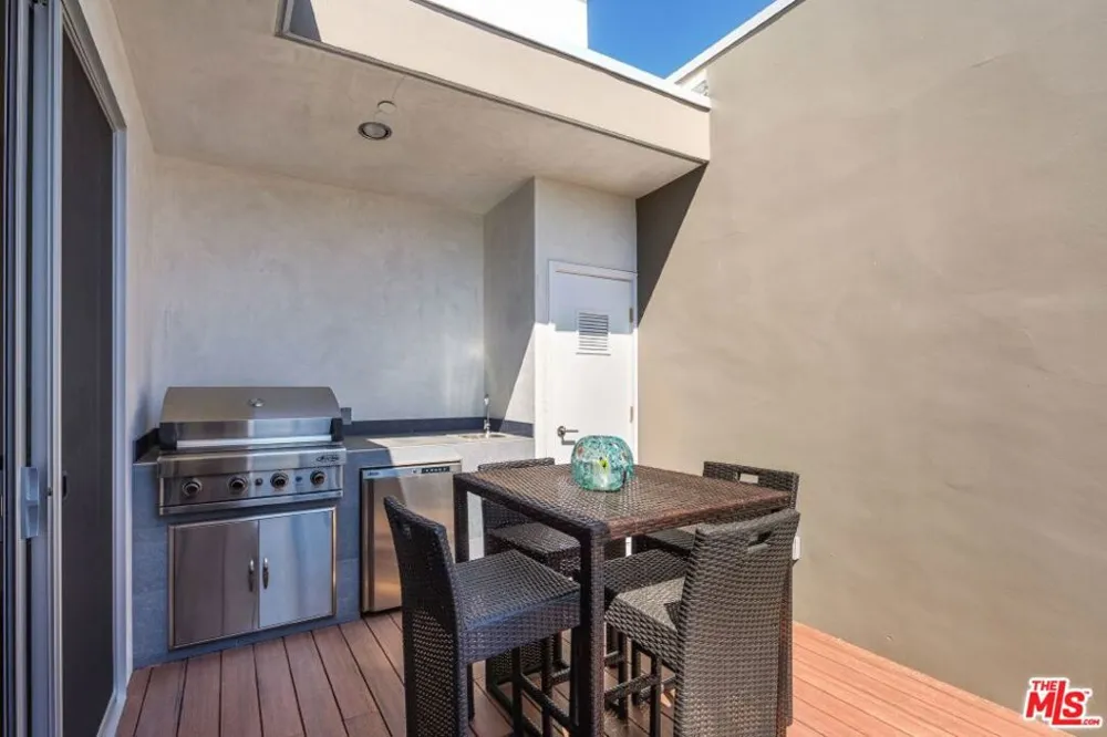 1217 HORN AVENUE #104 West Hollywood, CA 90069
