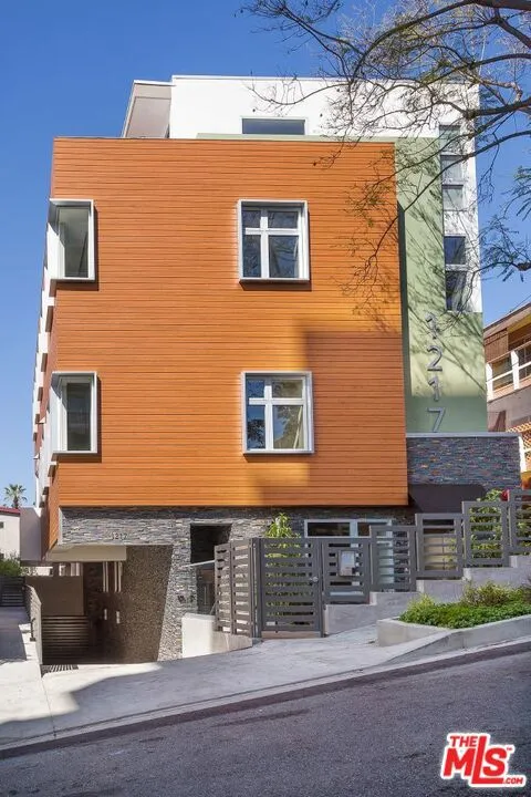 1217 HORN AVENUE #104 West Hollywood, CA 90069