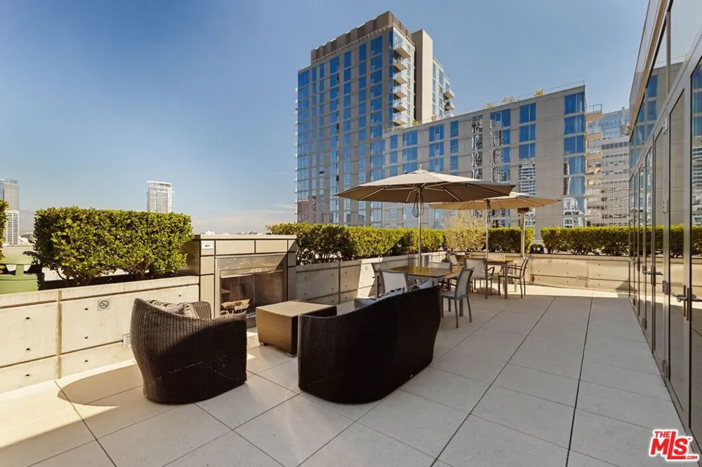 1155 S Grand Avenue #808 Los Angeles, CA 90015