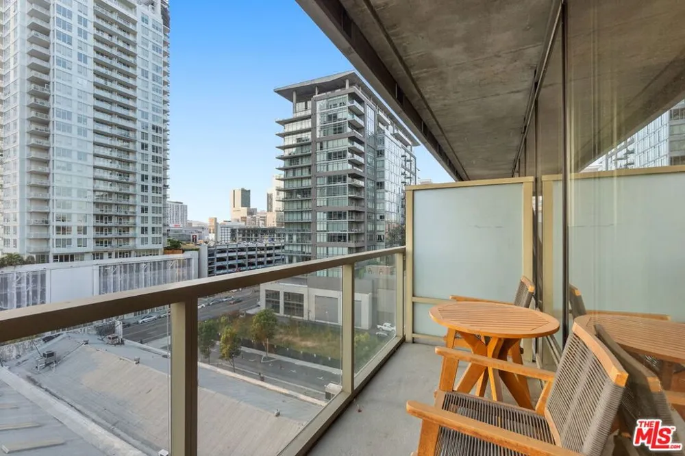 1155 S Grand Avenue #808 Los Angeles, CA 90015