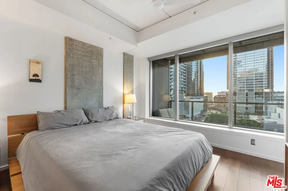 1155 S Grand Avenue #808 Los Angeles, CA 90015