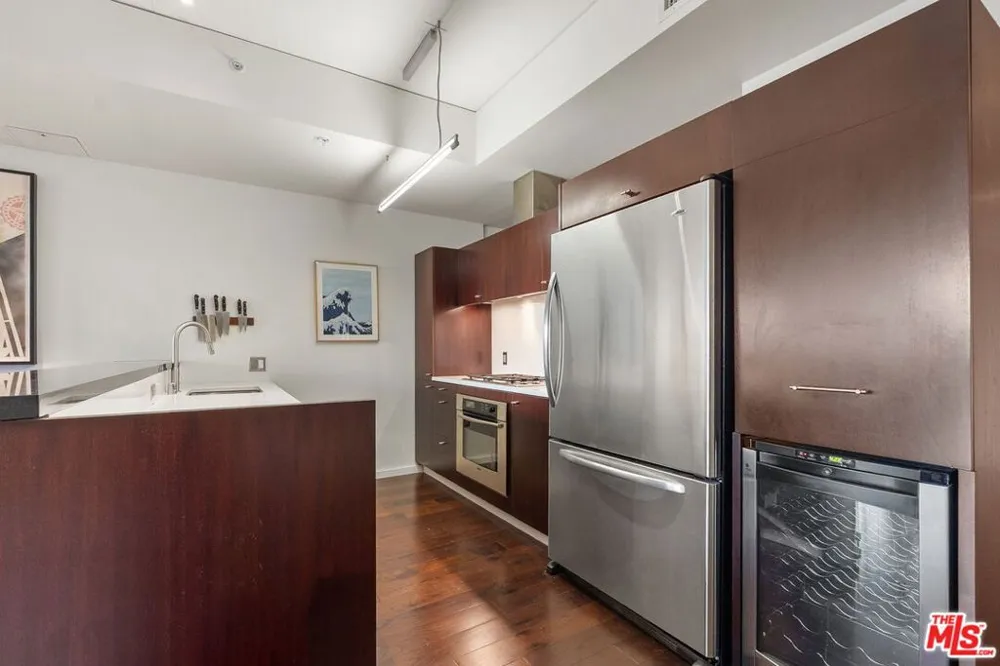 1155 S Grand Avenue #808 Los Angeles, CA 90015