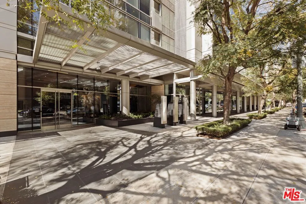 1155 S Grand Avenue #808 Los Angeles, CA 90015