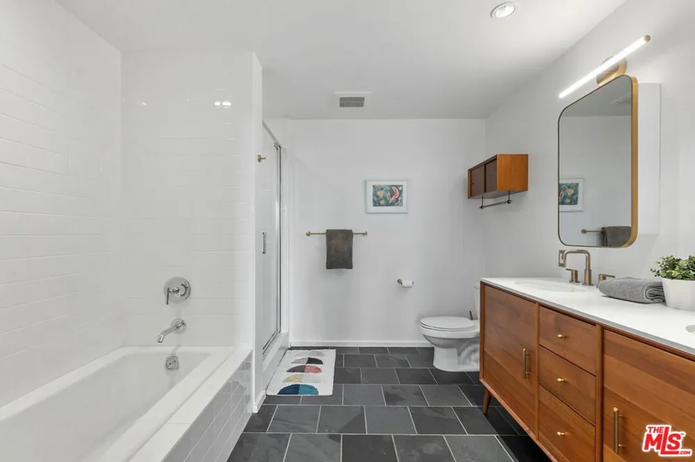 1155 S Grand Avenue #808 Los Angeles, CA 90015