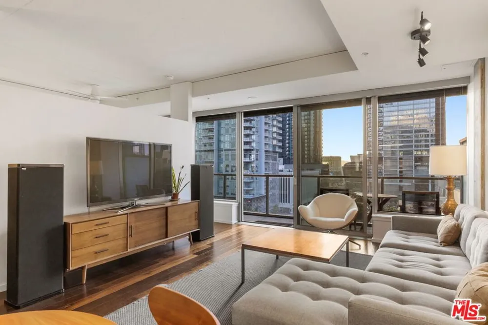 1155 S Grand Avenue #808 Los Angeles, CA 90015