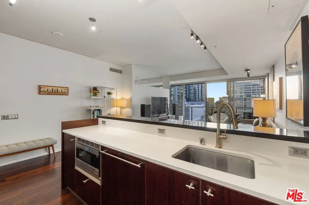 1155 S Grand Avenue #808 Los Angeles, CA 90015