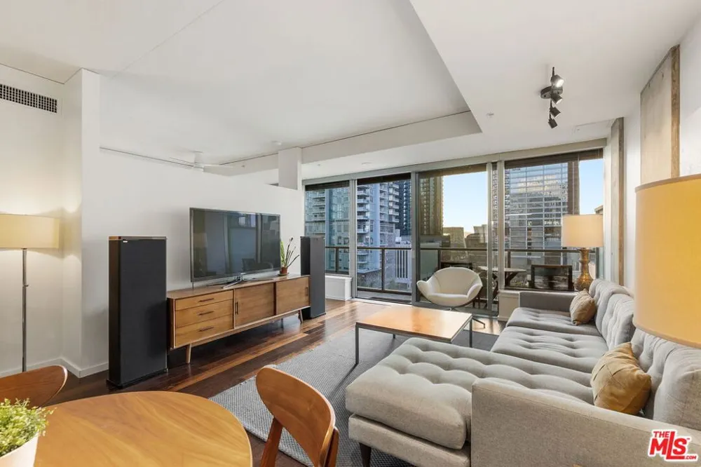 1155 S Grand Avenue #808 Los Angeles, CA 90015