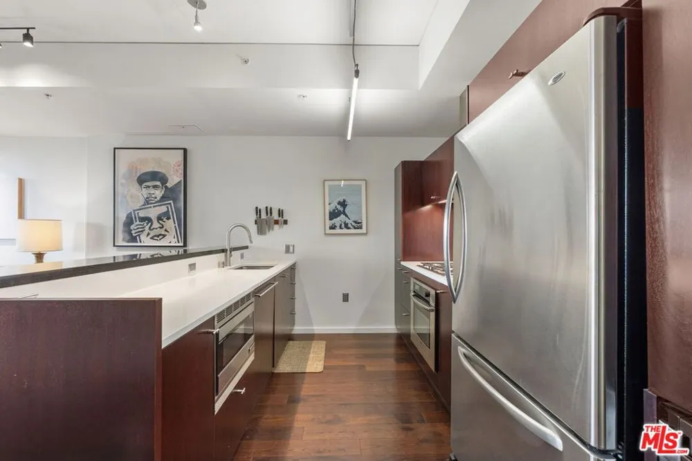 1155 S Grand Avenue #808 Los Angeles, CA 90015