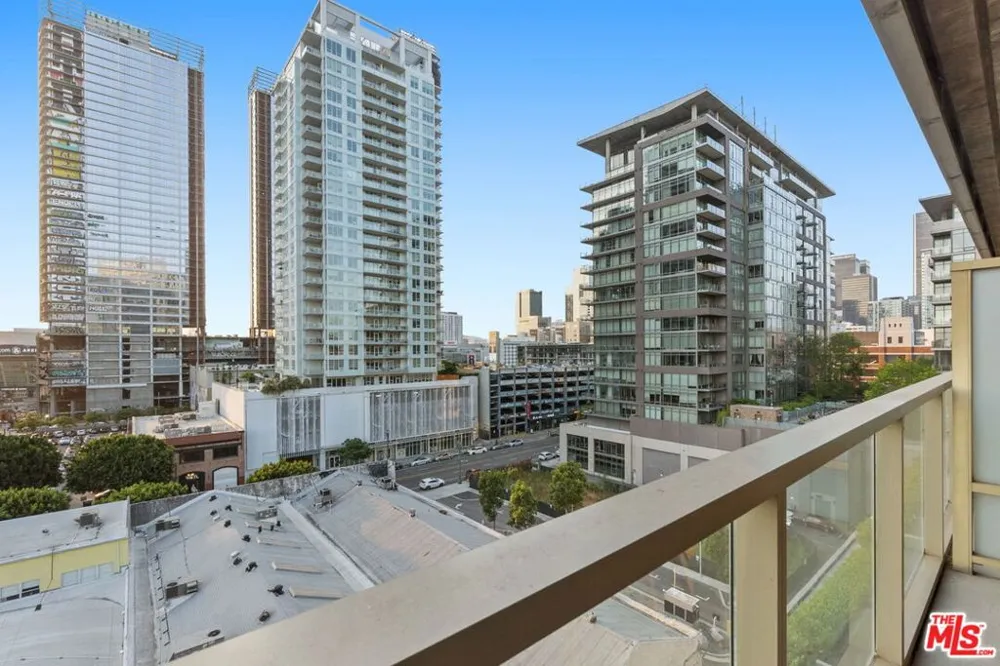 1155 S Grand Avenue #808 Los Angeles, CA 90015