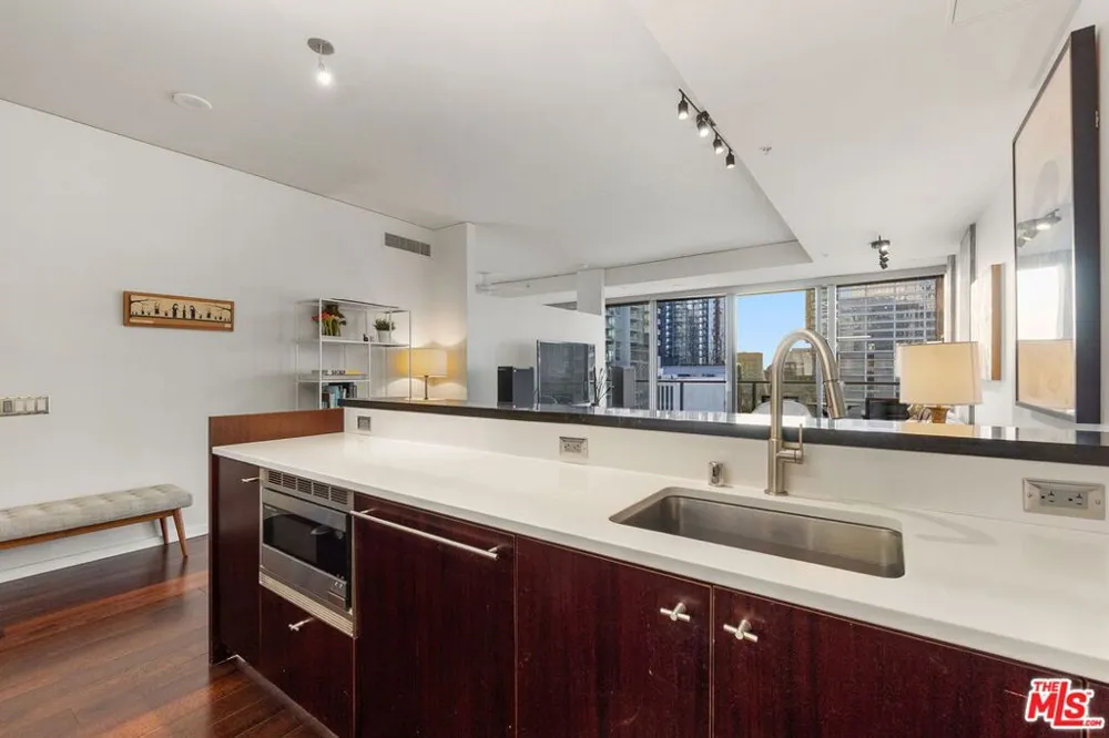 1155 S Grand Avenue #808 Los Angeles, CA 90015