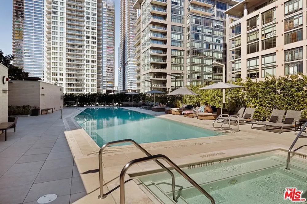 1155 S Grand Avenue #808 Los Angeles, CA 90015