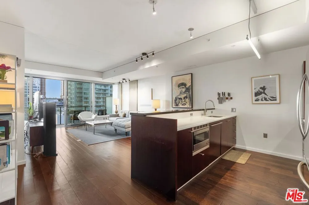 1155 S Grand Avenue #808 Los Angeles, CA 90015