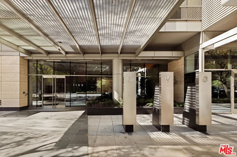 1155 S Grand Avenue #808 Los Angeles, CA 90015