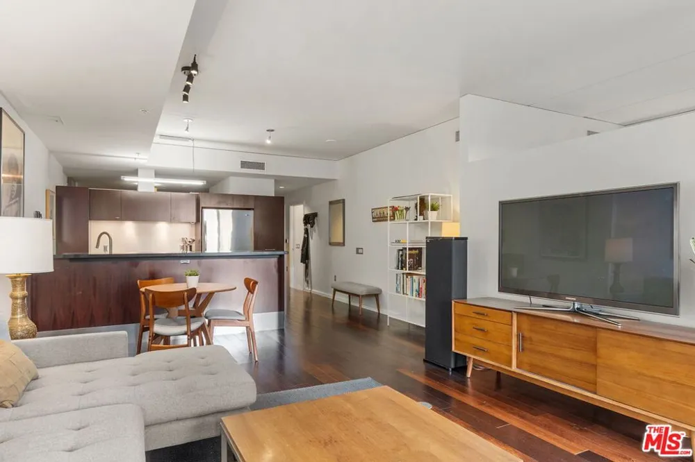 1155 S Grand Avenue #808 Los Angeles, CA 90015