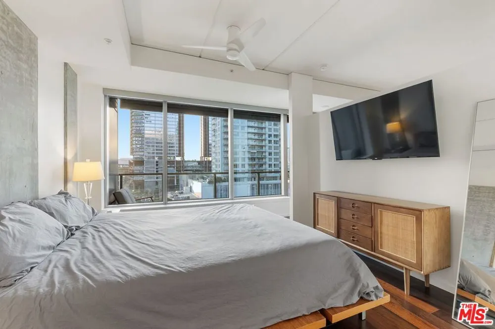1155 S Grand Avenue #808 Los Angeles, CA 90015