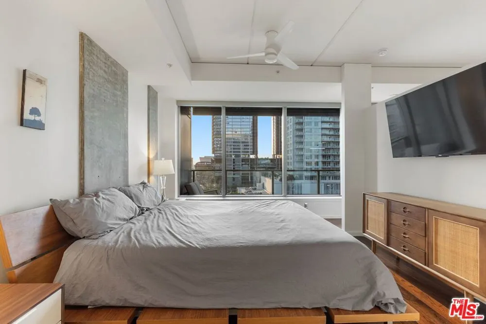 1155 S Grand Avenue #808 Los Angeles, CA 90015