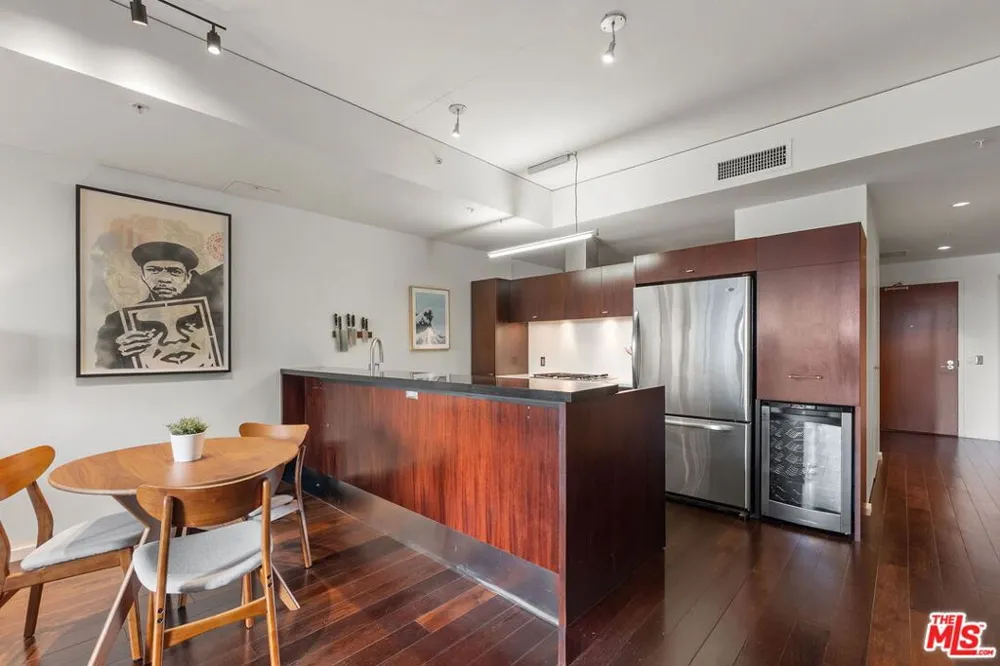 1155 S Grand Avenue #808 Los Angeles, CA 90015