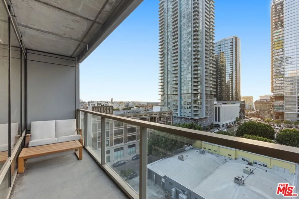 1155 S Grand Avenue #808 Los Angeles, CA 90015