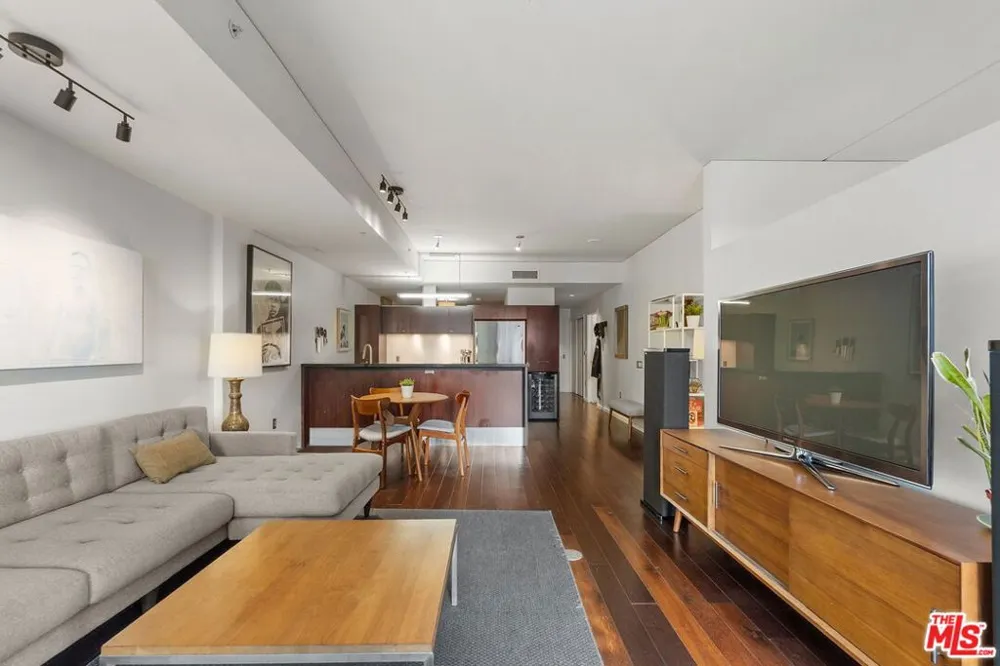 1155 S Grand Avenue #808 Los Angeles, CA 90015