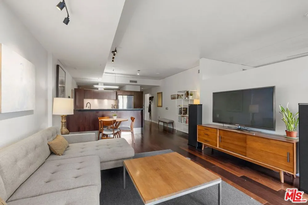 1155 S Grand Avenue #808 Los Angeles, CA 90015