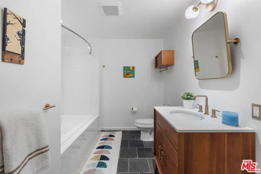 1155 S Grand Avenue #808 Los Angeles, CA 90015