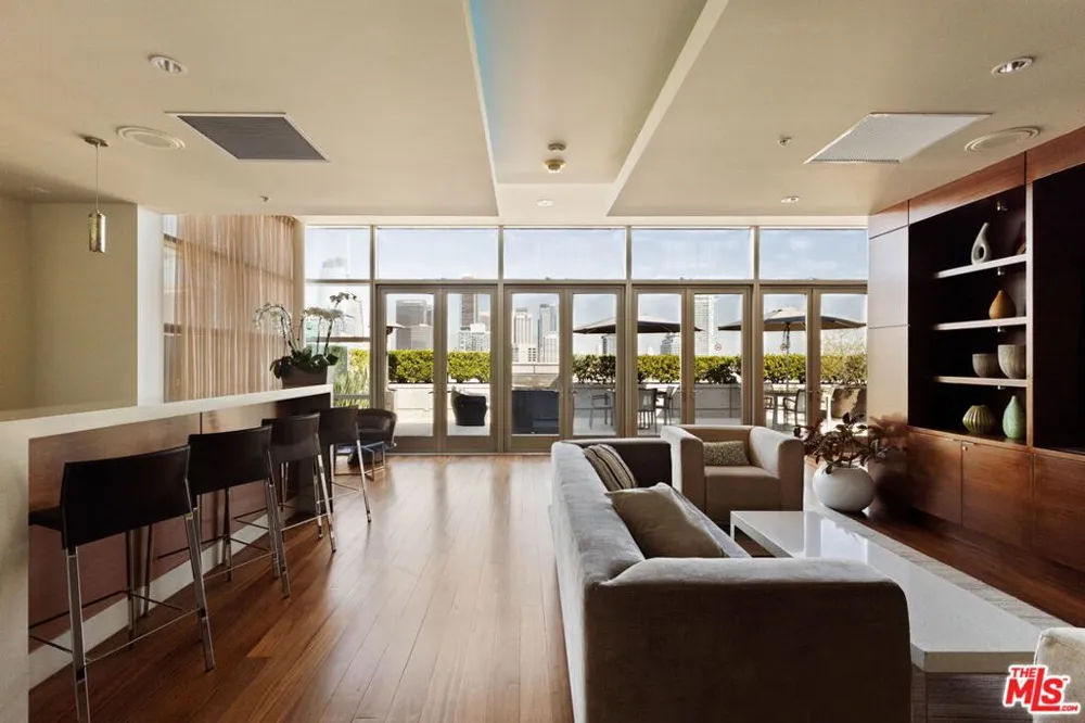 1155 S Grand Avenue #808 Los Angeles, CA 90015
