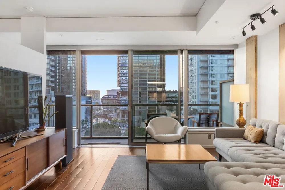 1155 S Grand Avenue #808 Los Angeles, CA 90015
