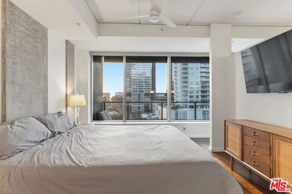 1155 S Grand Avenue #808 Los Angeles, CA 90015
