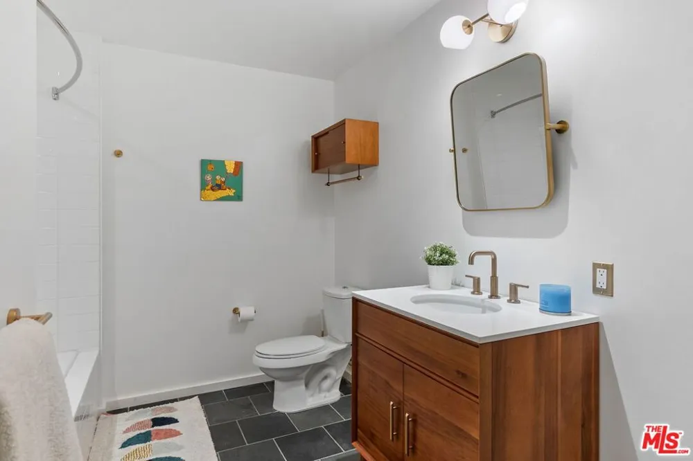 1155 S Grand Avenue #808 Los Angeles, CA 90015