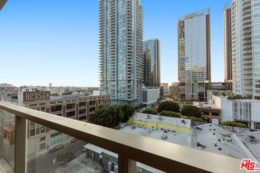 1155 S Grand Avenue #808 Los Angeles, CA 90015