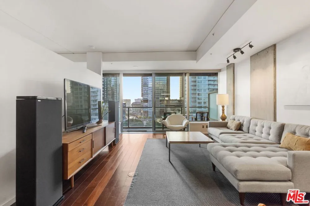1155 S Grand Avenue #808 Los Angeles, CA 90015