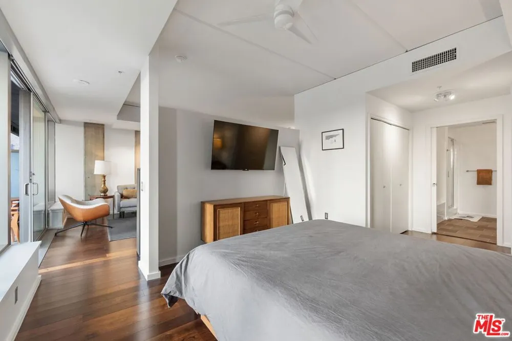 1155 S Grand Avenue #808 Los Angeles, CA 90015