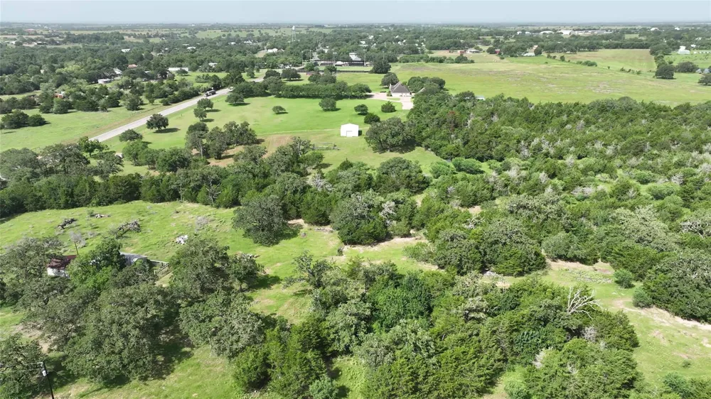 833 E Sh 159 Fayetteville, TX 78940
