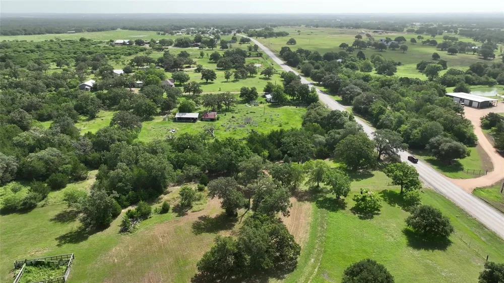 833 E Sh 159 Fayetteville, TX 78940
