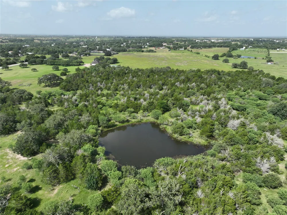 833 E Sh 159 Fayetteville, TX 78940