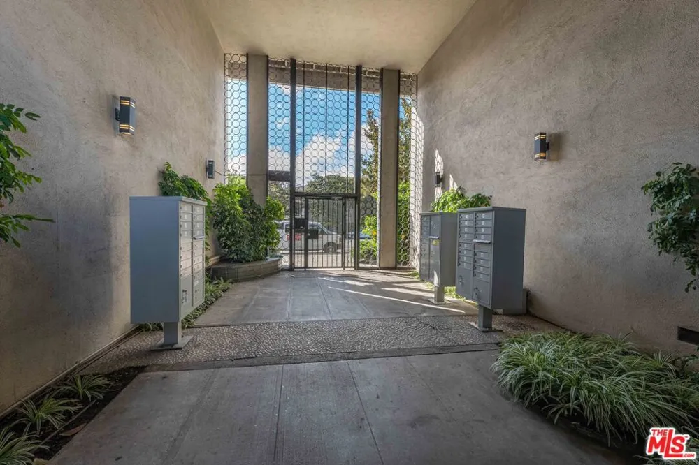 3166 S Sepulveda Boulevard #28 Los Angeles, CA 90034