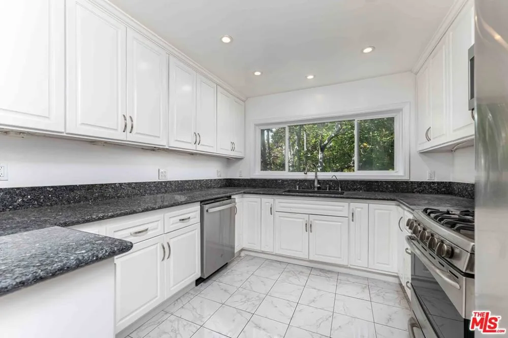 3166 S Sepulveda Boulevard #28 Los Angeles, CA 90034