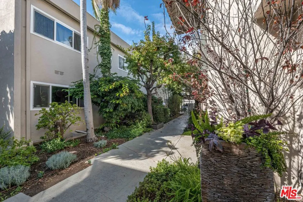 3166 S Sepulveda Boulevard #28 Los Angeles, CA 90034