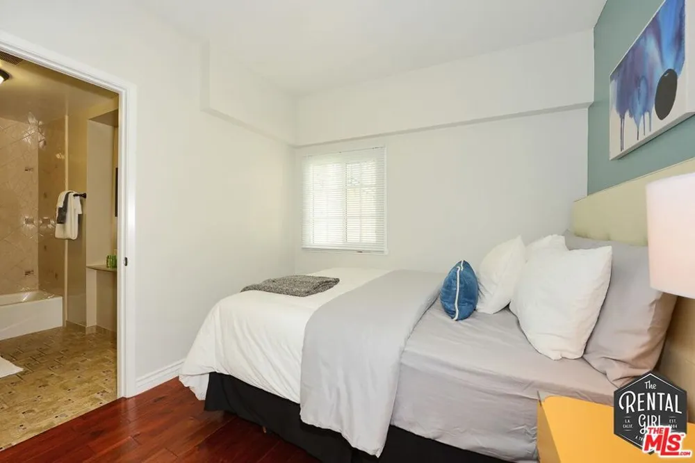 2400 Pacific Avenue #6 Venice, CA 90291